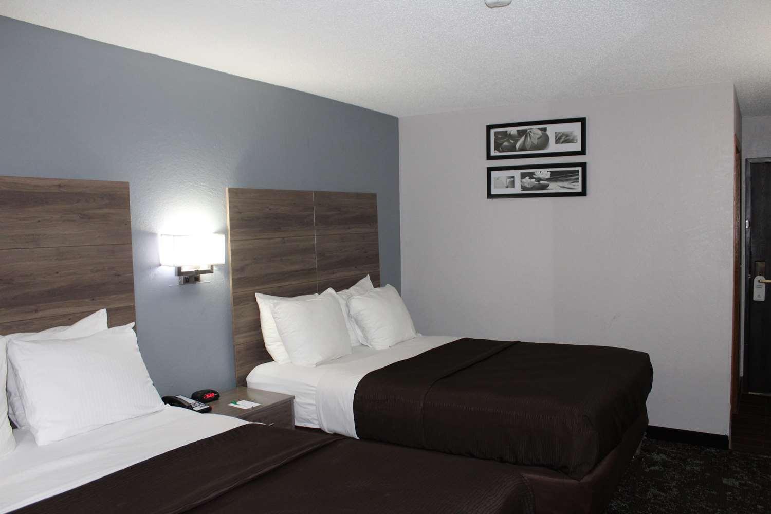 Ramada By Wyndham Cedar Rapids South Hotell Exteriör bild