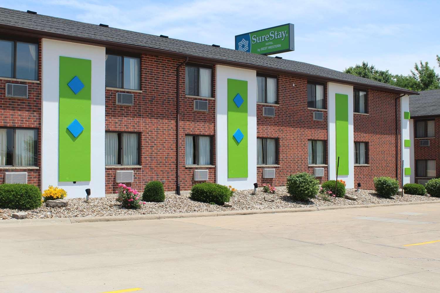 Ramada By Wyndham Cedar Rapids South Hotell Exteriör bild