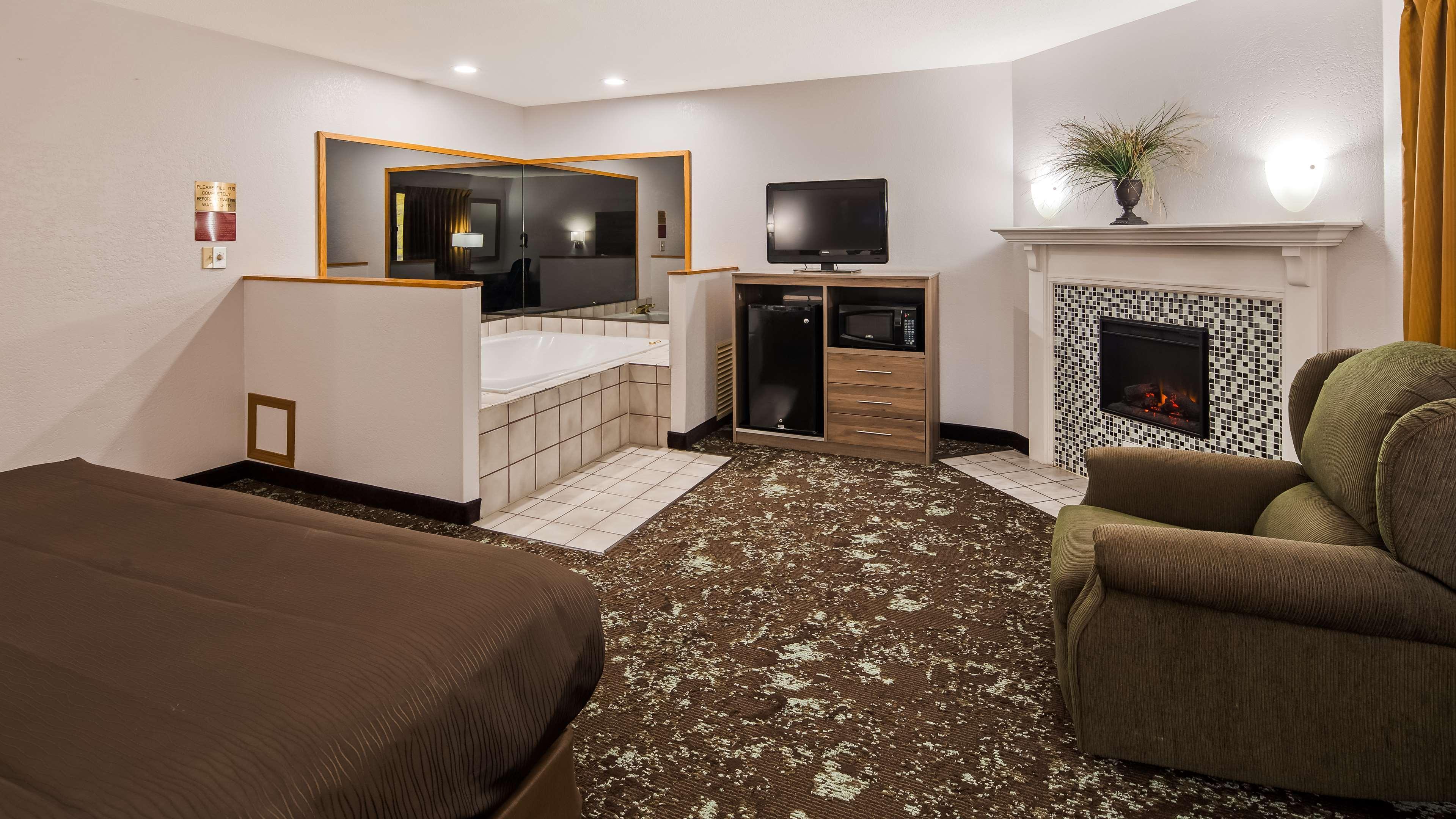 Ramada By Wyndham Cedar Rapids South Hotell Exteriör bild