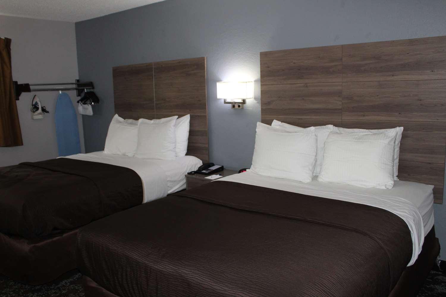 Ramada By Wyndham Cedar Rapids South Hotell Exteriör bild