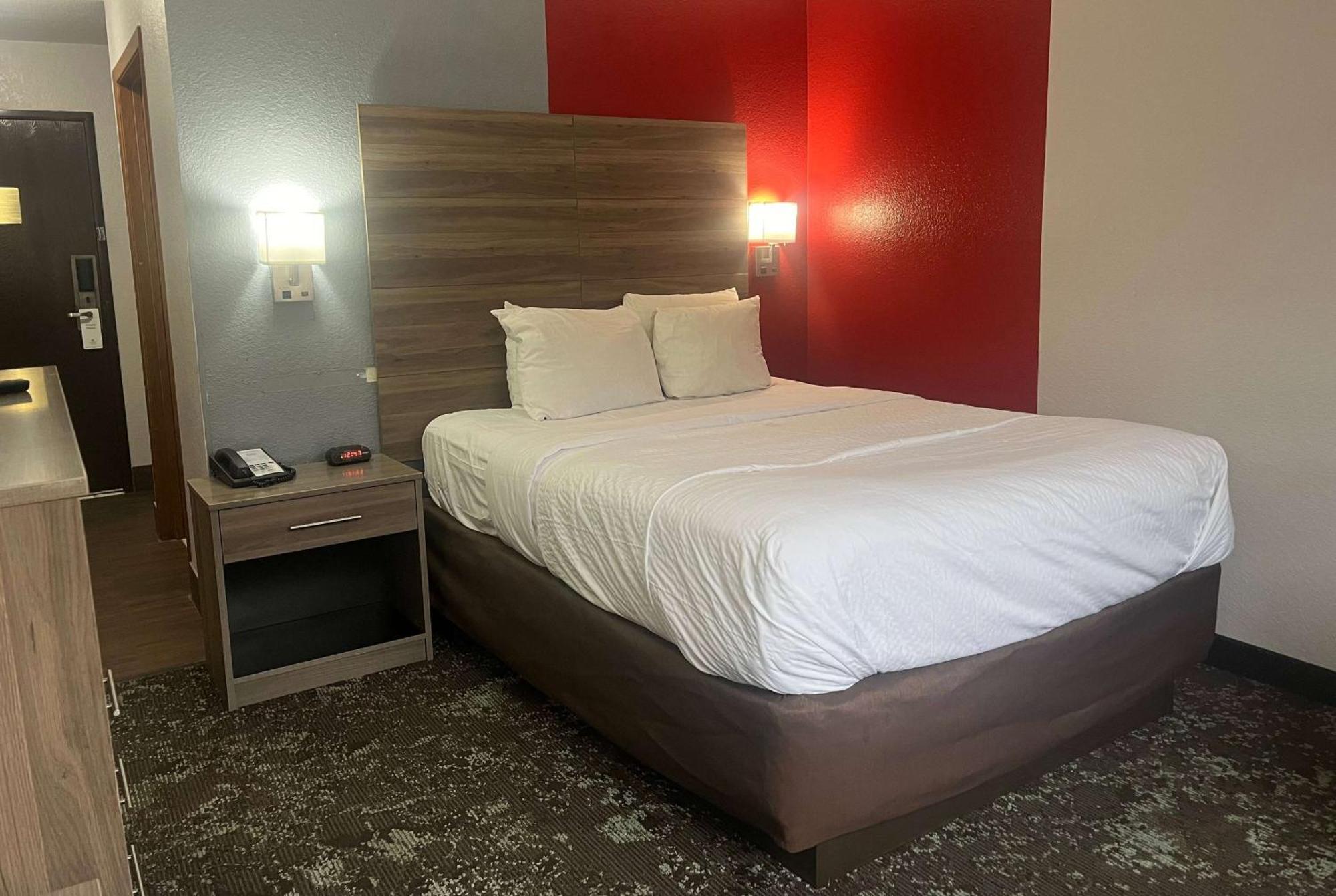 Ramada By Wyndham Cedar Rapids South Hotell Exteriör bild