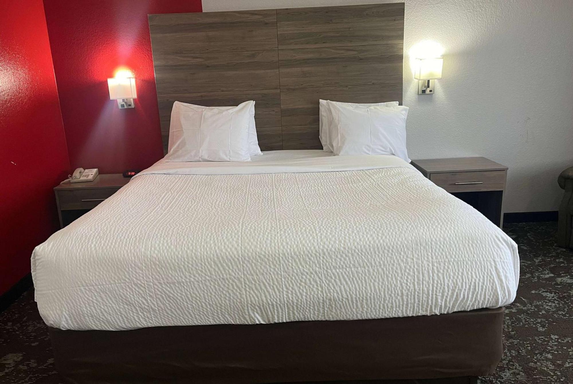 Ramada By Wyndham Cedar Rapids South Hotell Exteriör bild
