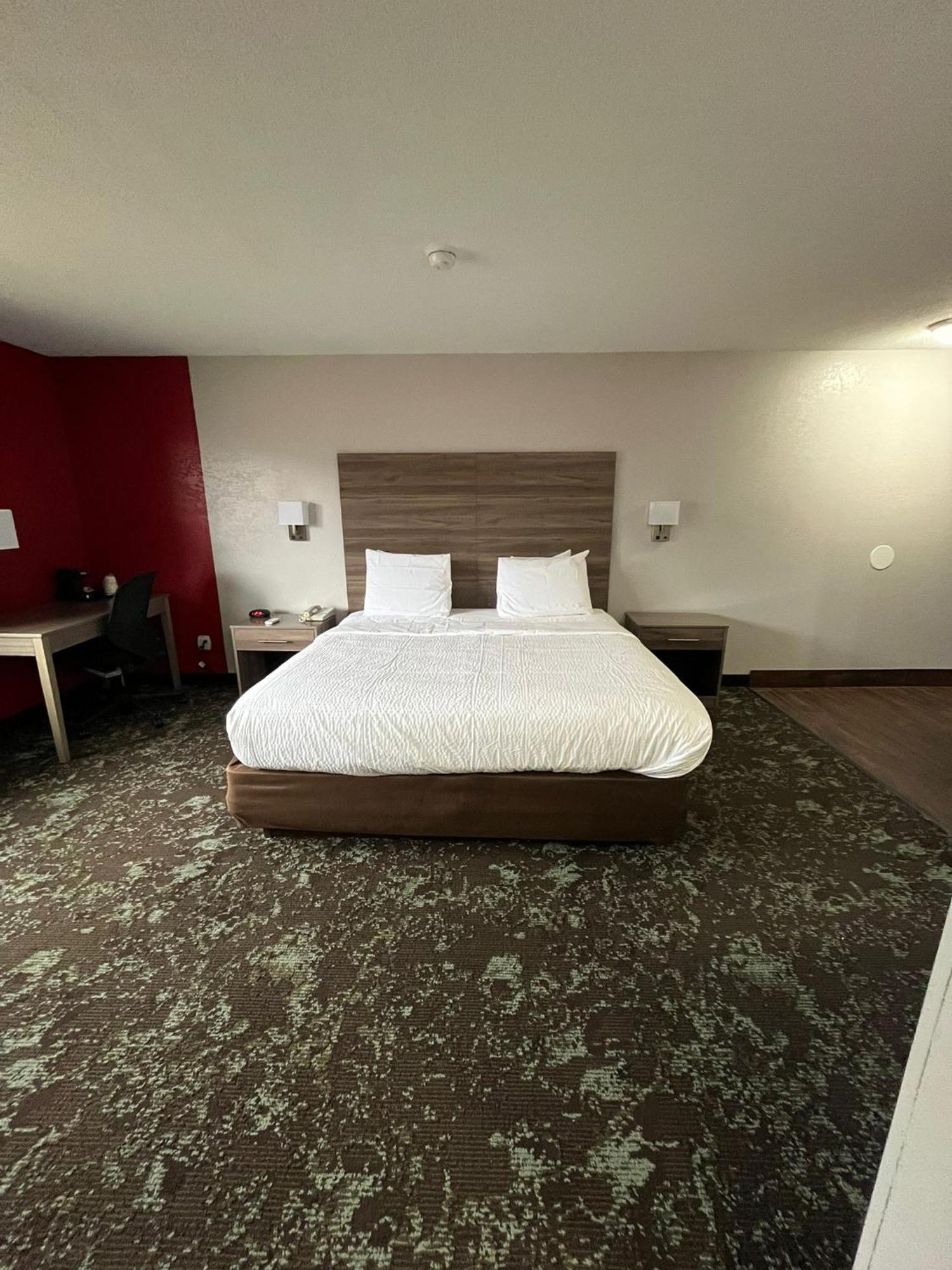 Ramada By Wyndham Cedar Rapids South Hotell Exteriör bild