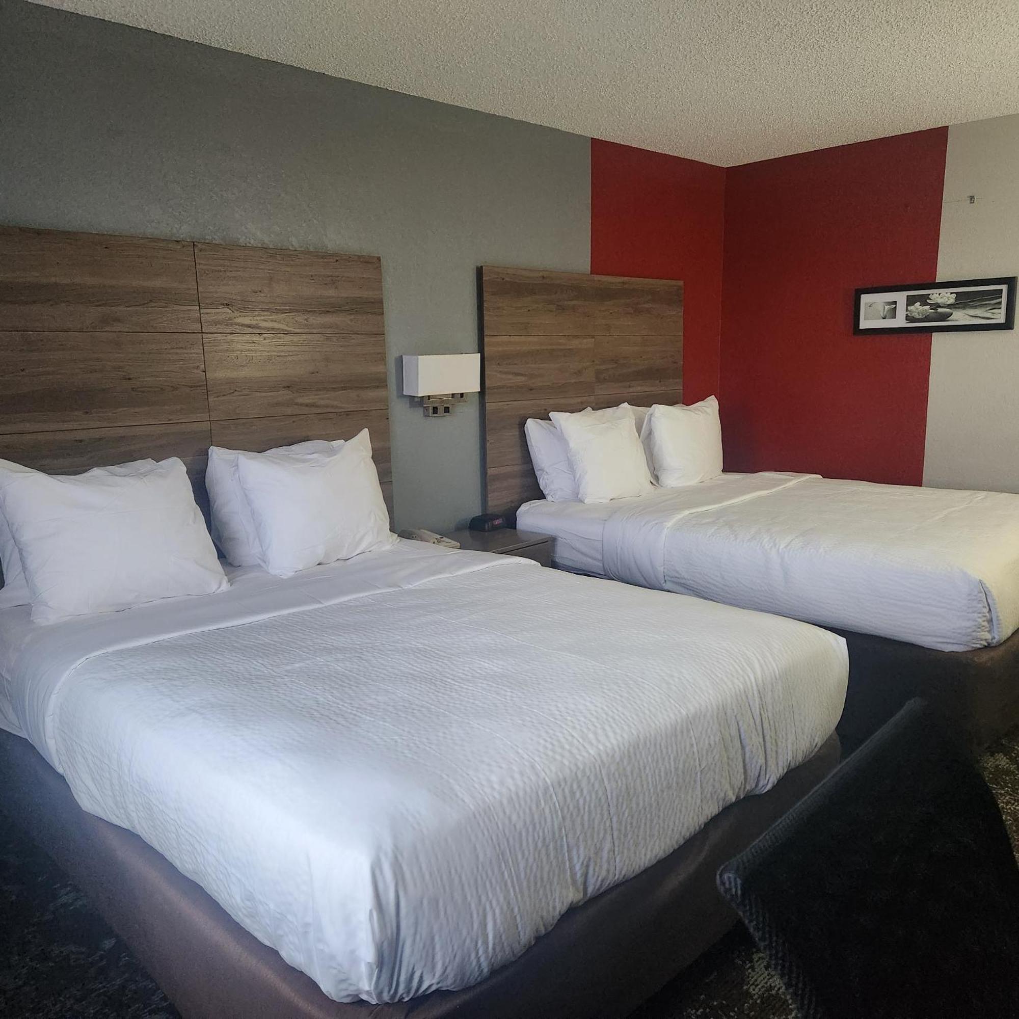 Ramada By Wyndham Cedar Rapids South Hotell Exteriör bild